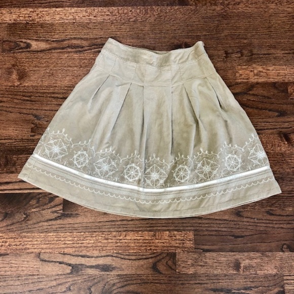 💕Pretty Corduroy Skirt 💕 - Picture 2 of 6